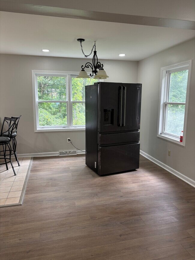 Área de comedor - 113 Woodin Rd