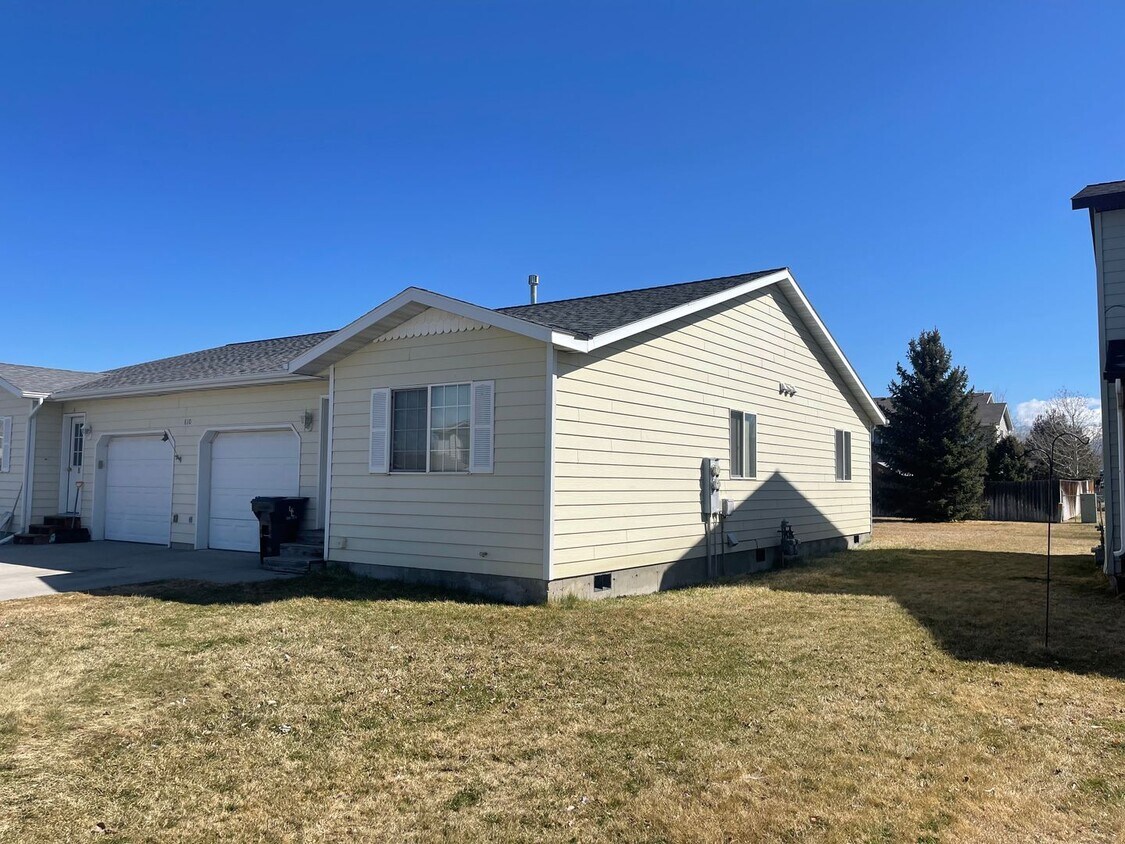 Primary Photo - 2 Bedrooms, 2 Bath, 1 garage