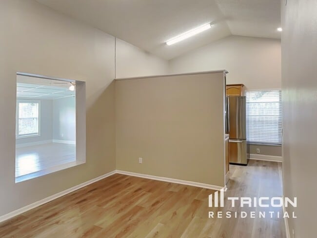 Building Photo - 328 Sir Lawrence Dr