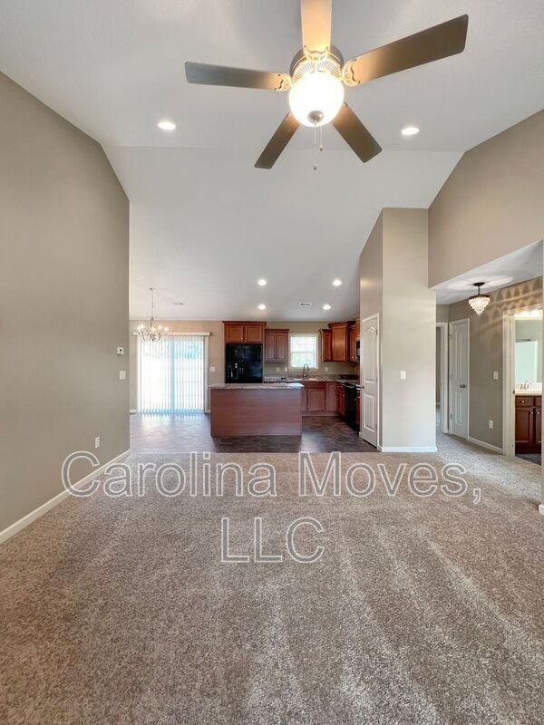 Foto del edificio - 245 Sleepy River Rd