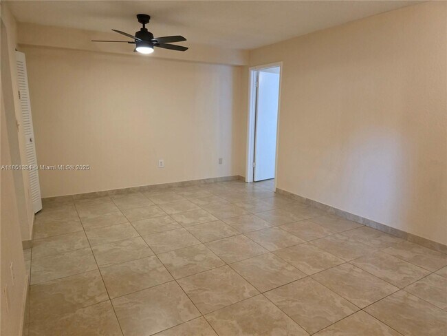 Foto del edificio - 6945 SW 111th Ct