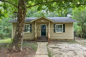 Building Photo - 915 Cloverdale Dr