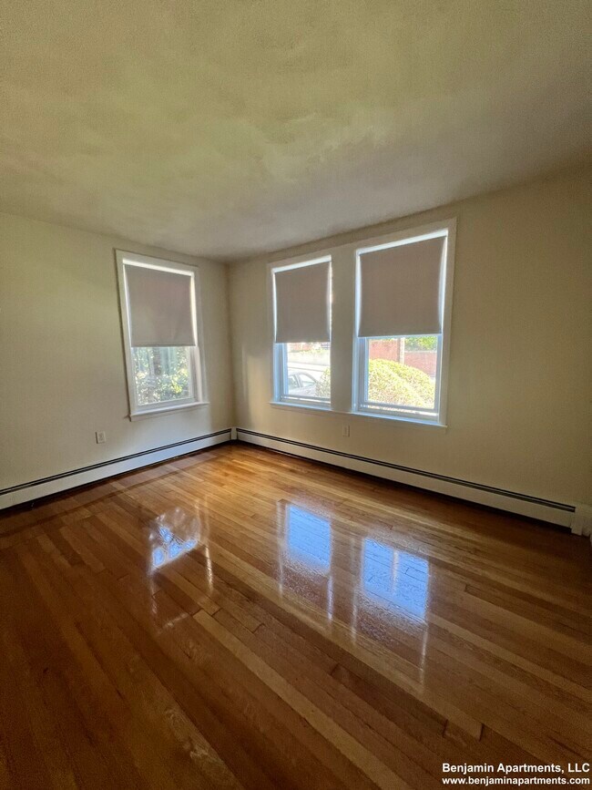 Foto del edificio - 322 Tappan St