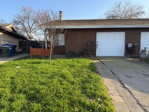 Building Photo - 9088 Salmon Falls Dr