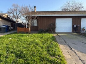 Building Photo - 9088 Salmon Falls Dr