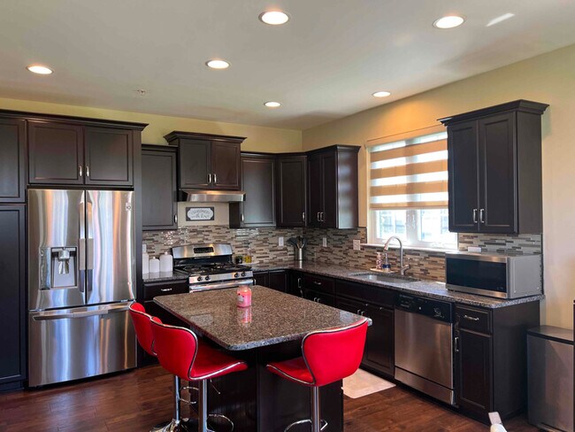 Building Photo - 3043 Bainbridge Dr