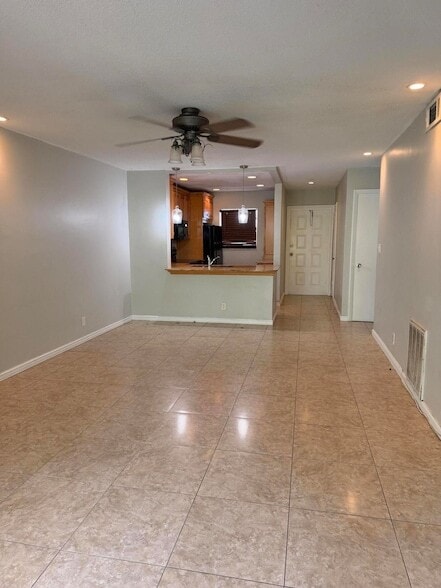Foto del edificio - 1400 NE 57th St