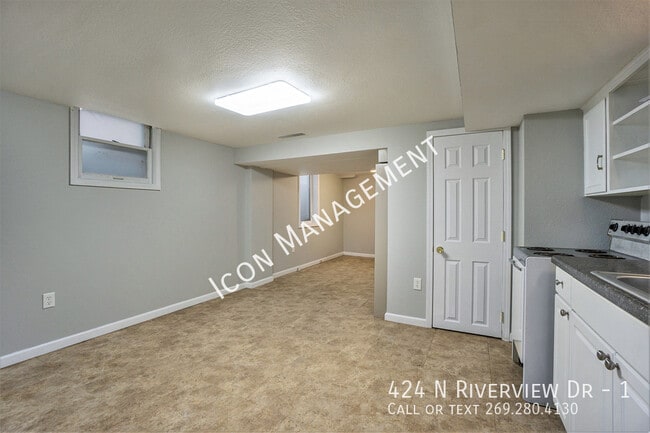 Building Photo - 424 N Riverview Dr