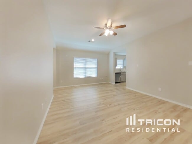 Foto del edificio - 17588 Rosewood Manor Ln