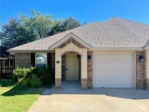Building Photo - 869 Meadowlands Dr