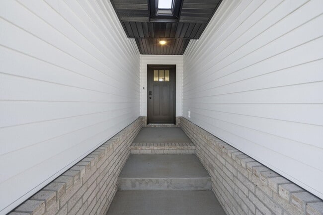 Building Photo - 2015 South St