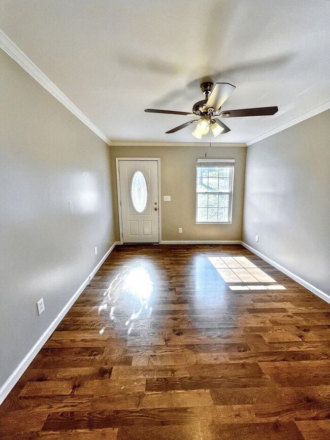 Building Photo - 3-Bedroom Home with Convenient Access to N...
