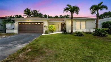 Building Photo - 8425 Southampton Dr