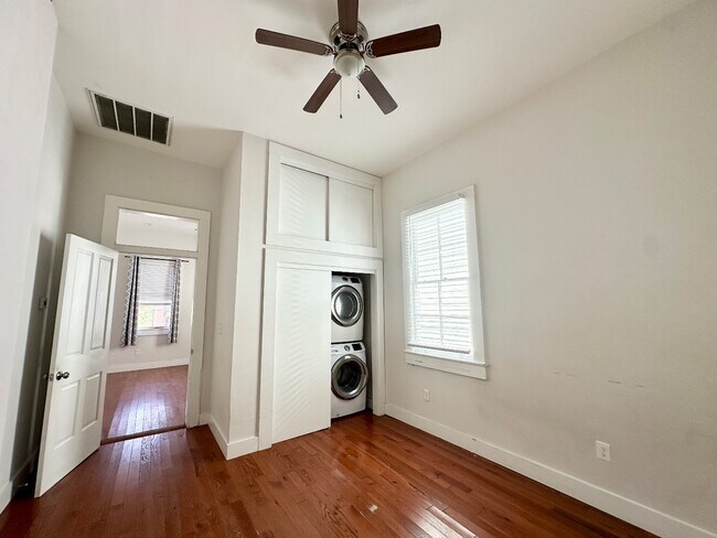 Foto del edificio - Beautiful! 1 Bedroom 1 Bath Duplex in Central City!