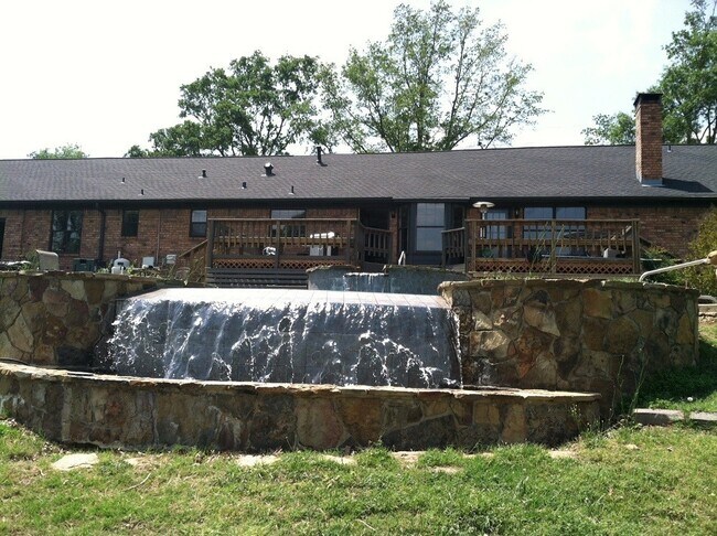 Foto del edificio - 3/2/2 Fenced yard, gunite pool and spa