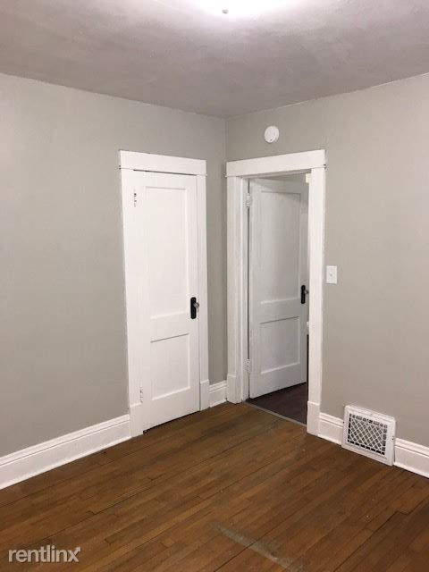 Building Photo - 3 br, 1 bath House - 222 E Grand Ave
