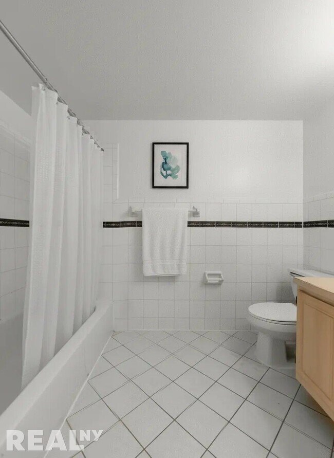 Foto del edificio - 394 E 8th St