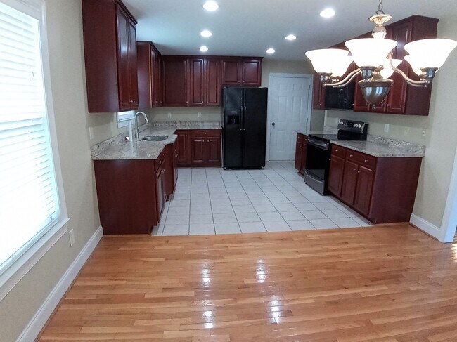 Building Photo - 2914 Loxdale Farms Dr