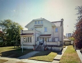 Building Photo - 136 E Olive St