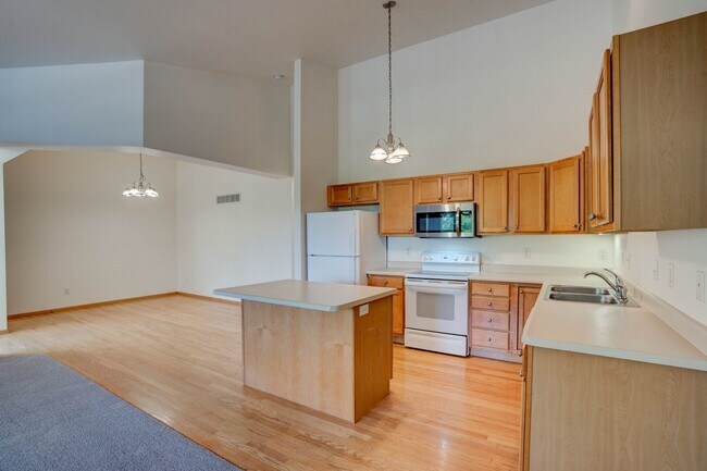 Building Photo - Woodridge Estates Townhomes