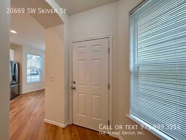 Building Photo - 20669 SW Skiver St