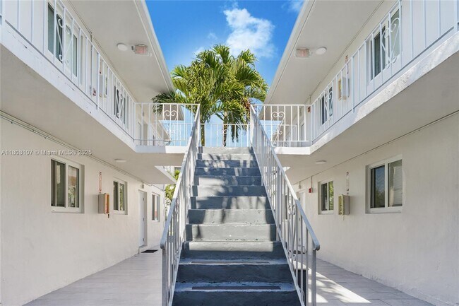 Building Photo - 1630 NW 18th St