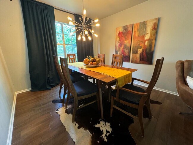 Foto del edificio - 6904 Langston Dr