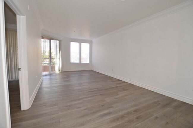 Foto del edificio - Meridian Unfurnished 1 Bed | 1 Bath Luxury Condo