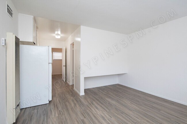 Foto del edificio - *OPEN HOUSE: 9/27 10-11AM* Cottage with As...