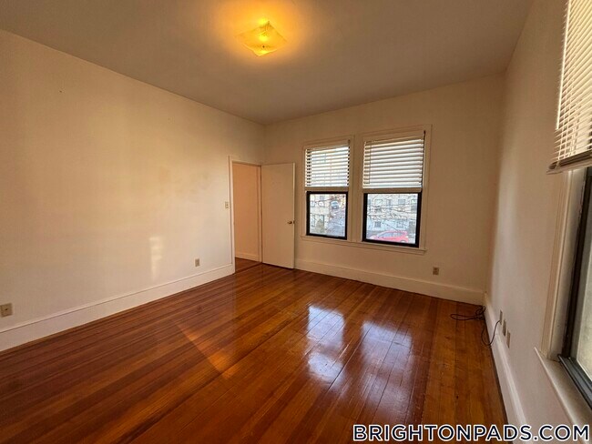 Foto del edificio - 163 Strathmore Rd