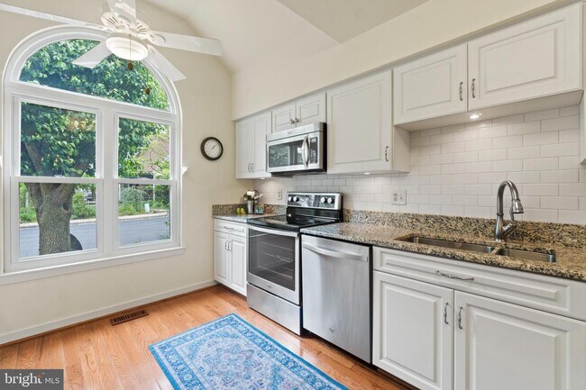 Foto del edificio - 1558 Ritchie Ln