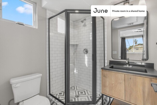 Foto del edificio - Room in Shared 5 bed/5 bath home in Boyle Heights