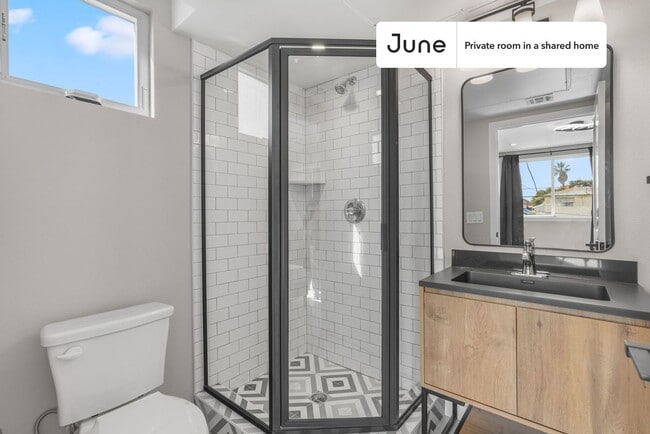 Building Photo - Room in Shared 5 bed/5 bath home