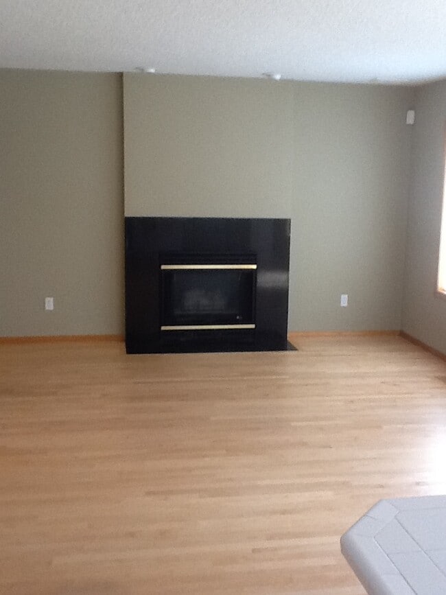 Building Photo - 12507 SE 24th St