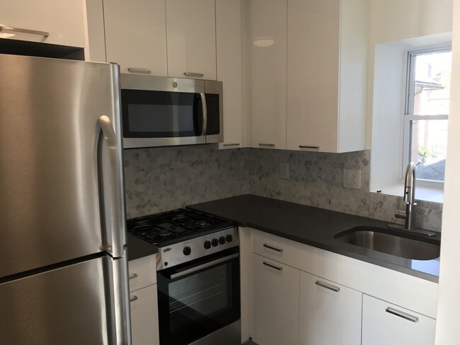 Building Photo - 2015 Homecrest Ave