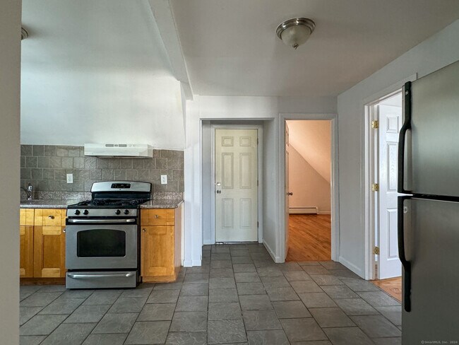 Foto del edificio - 741 Brewster St