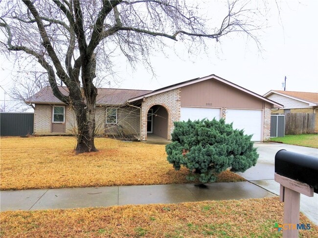 Building Photo - 2312 Doris Dr