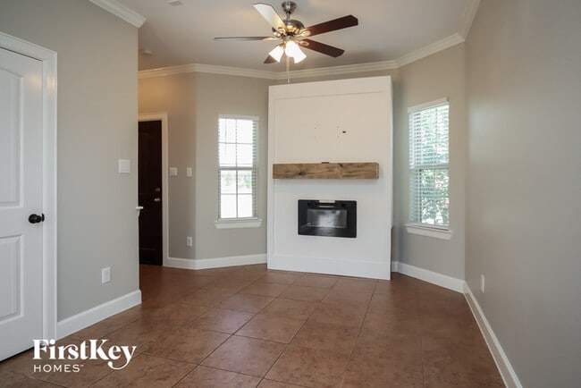 Building Photo - 320 Country Crossing Cir