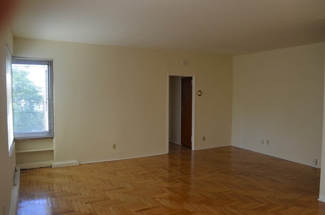 The Classic Living Room - 1609 N. Prospect Avenue