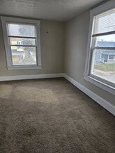 Building Photo - 403 Maple Ave