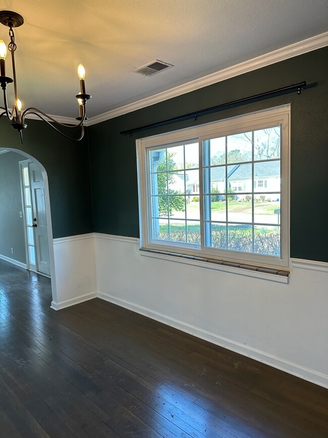 Building Photo - 204 Haney Dr