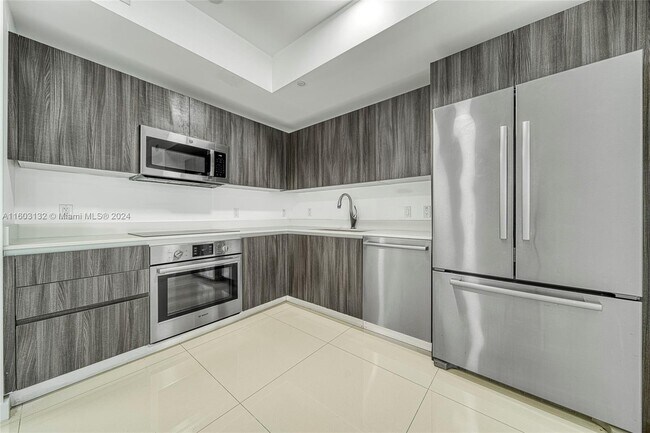 Foto del edificio - 488 NE 18th St