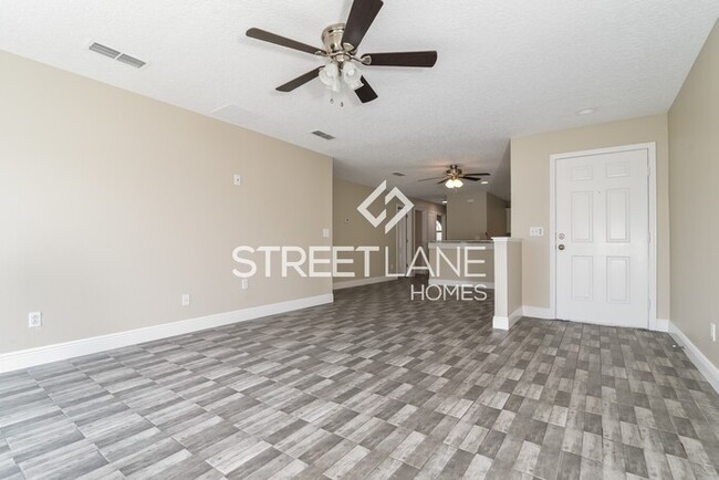Building Photo - Beautiful 3 Bedroom Home with Large Backyard!