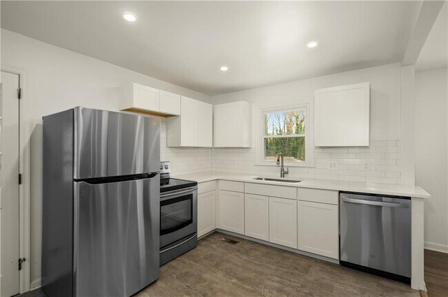 Building Photo - 878 Parkway Dr