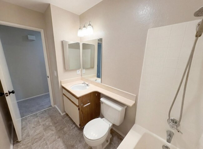 Building Photo - 1938 Gordon Ct