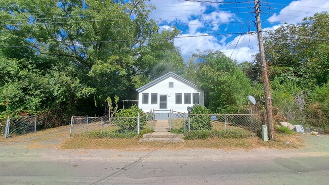 Building Photo - 389 Quick St