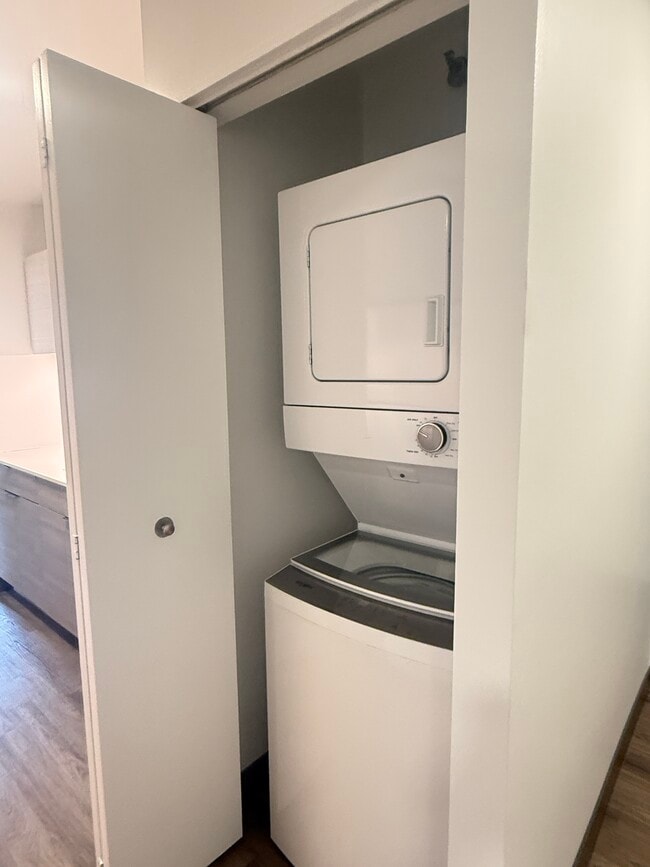 Building Photo - 400 E Ohio St