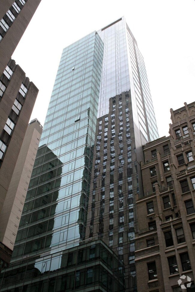 Building Photo - 18 W 48th St