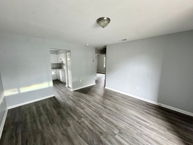 Foto del edificio - **Beautifully Updated (2BR/1BA) Lakeland Duplex**