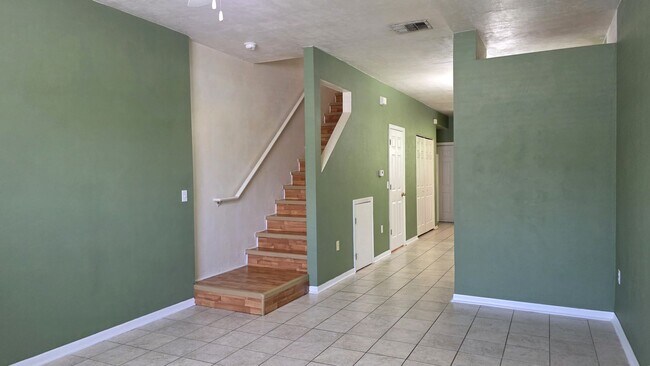 Building Photo - FOR RENT 2 bed 2.5 bath Condominium